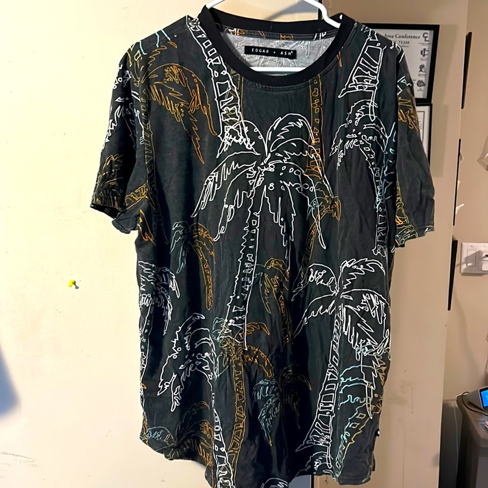 Selling L size Edgar+ash colored palm tree tee-shirt